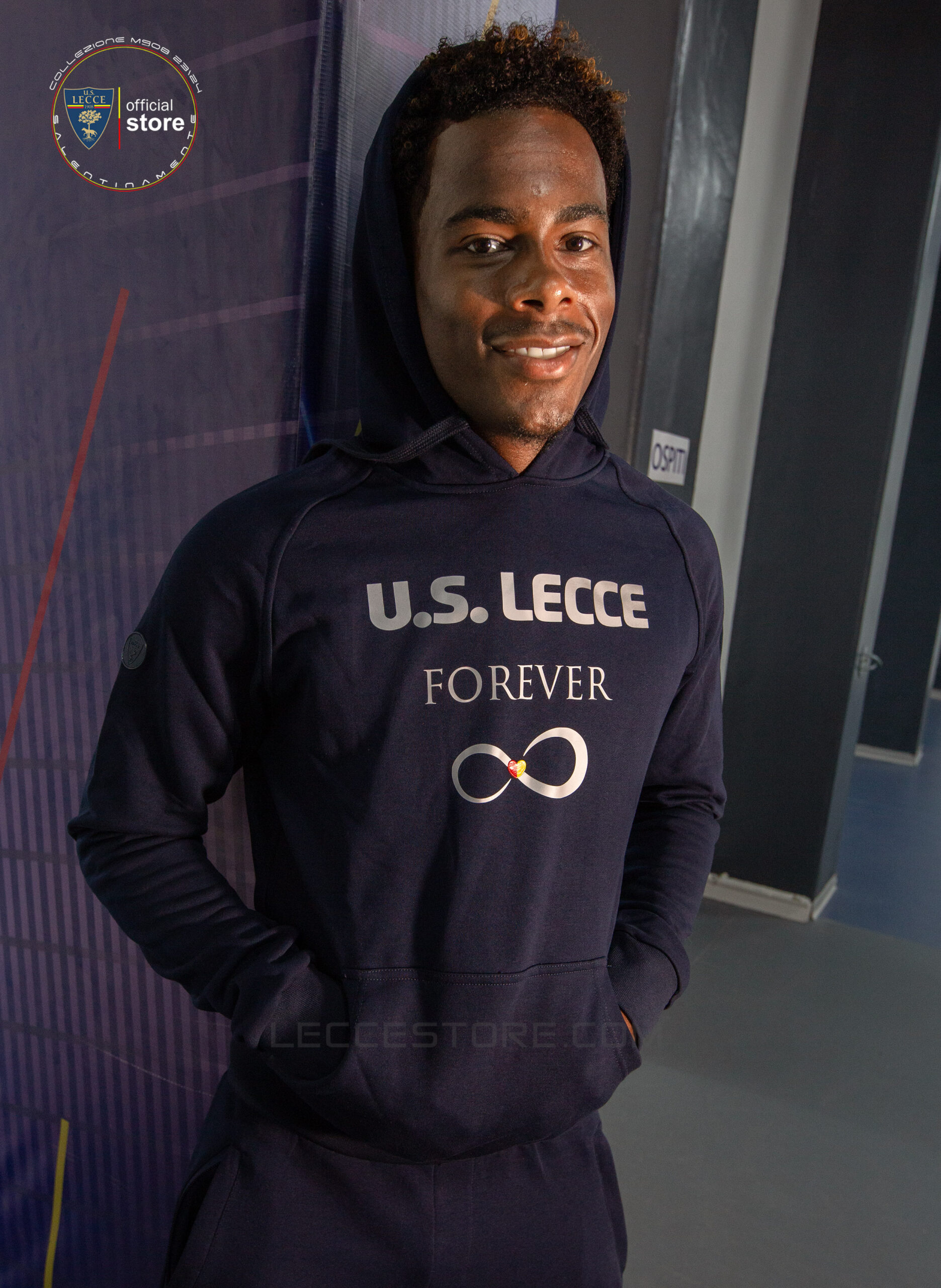 M908 – FELPA BLU PULLOVER + CAPPUCCIO U.S.LECCE CALCIO FOREVER ADULTO E BAMBINO